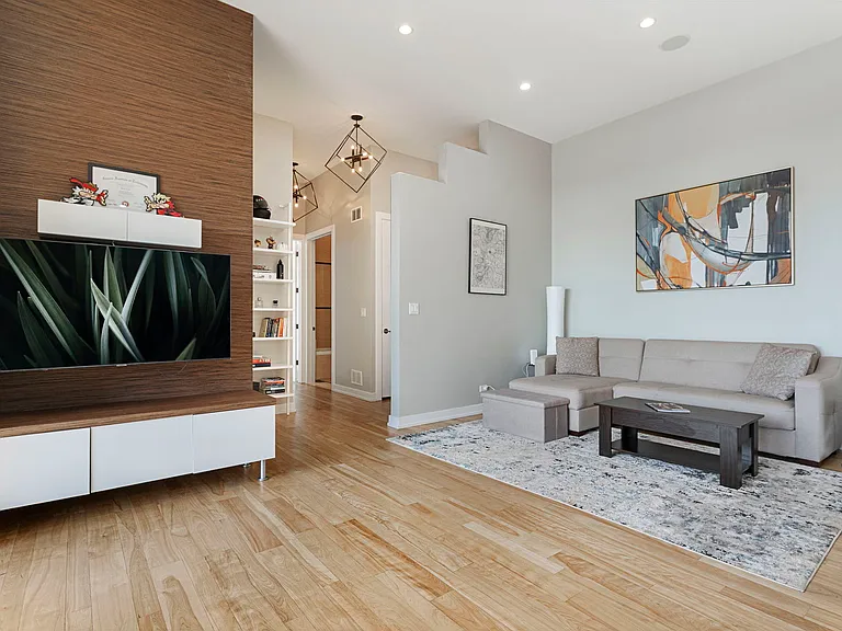 2408 W Rice St #403 — Photo 12