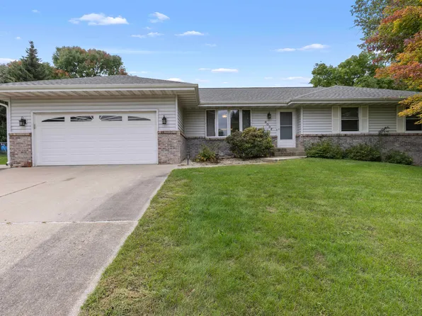6037 Banbridge Dr, Roscoe, IL 61073
