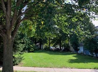 207 Walnut Ave, St Charles, IL 60174