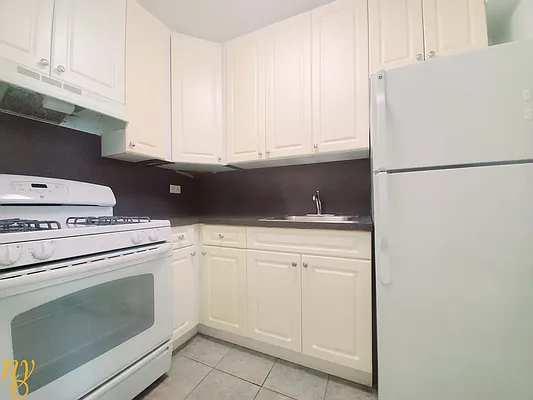 Rented by New York Dwellings LLC | media 13