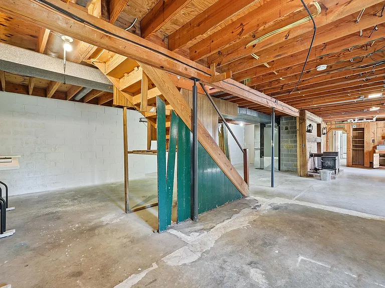 5757 Heards Mountain Rd — Photo 26