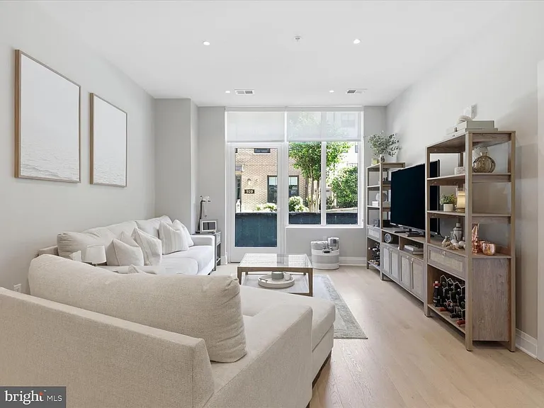 925 N Fairfax St #102 — Photo 4