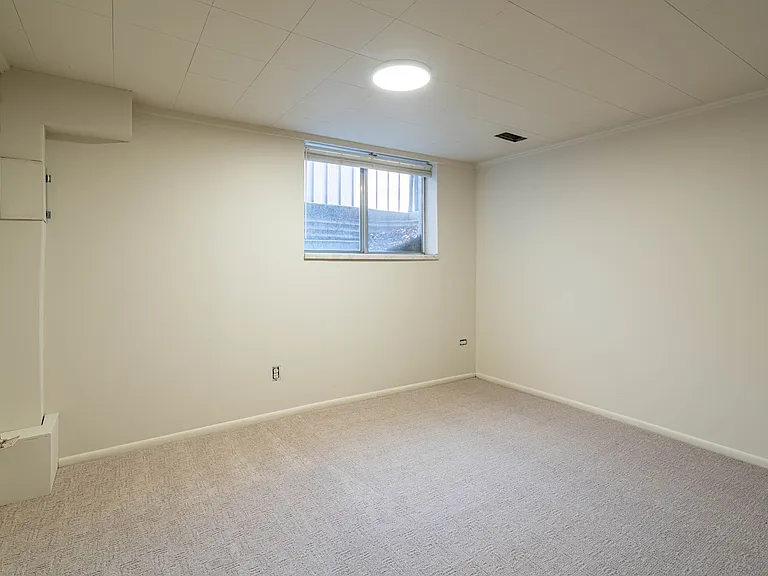 2150 E 3205 S — Photo 12