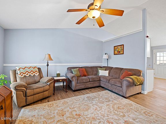 3rd image of 5613 Braulio Ct