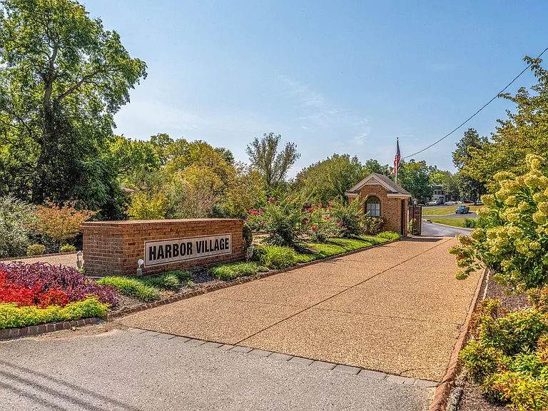 247 Harbor Village Dr — Photo 1