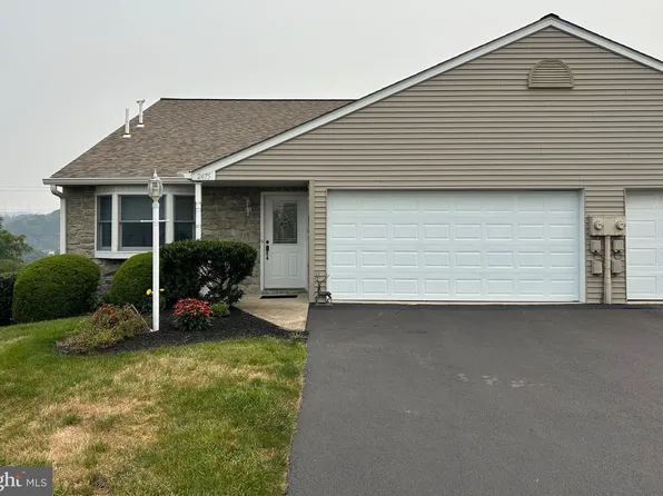 2475 Pin Oak Dr #64, York, PA 17406