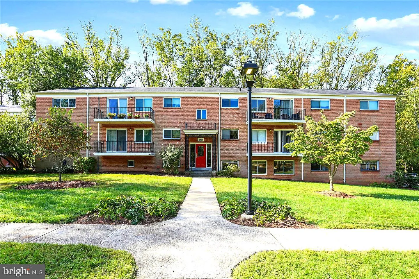 2 bed, 966 sqft, $2,145 — Photo 1