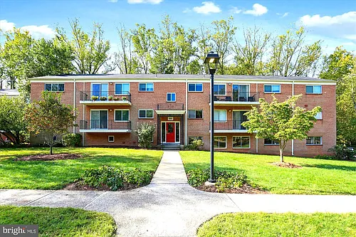 10601 Weymouth St #4 Photo 1