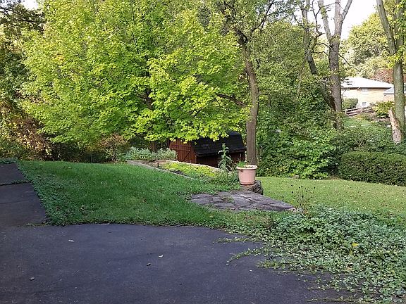 4th image of 7940 Burgundy Ln