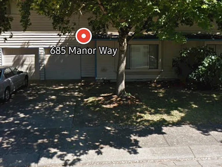 685 Manor Way — Photo 3