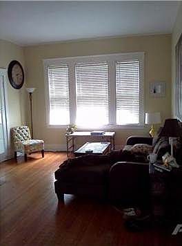 2nd image of 25 E 52nd St