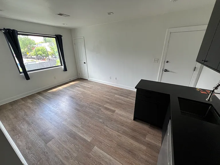 239 12th Pl NE #3 — Photo 9