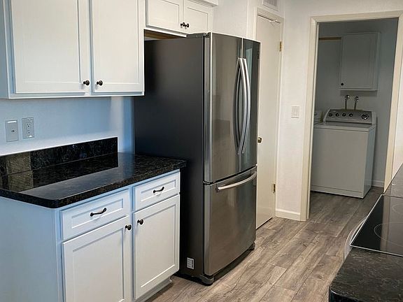 3rd image of 540 S Nassau