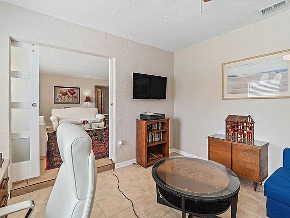 4th image of 3811 Neptune Dr SE
