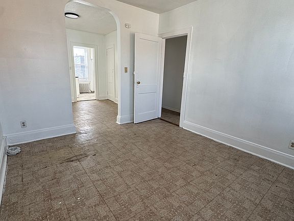 5th image of 323 5th St APT 3