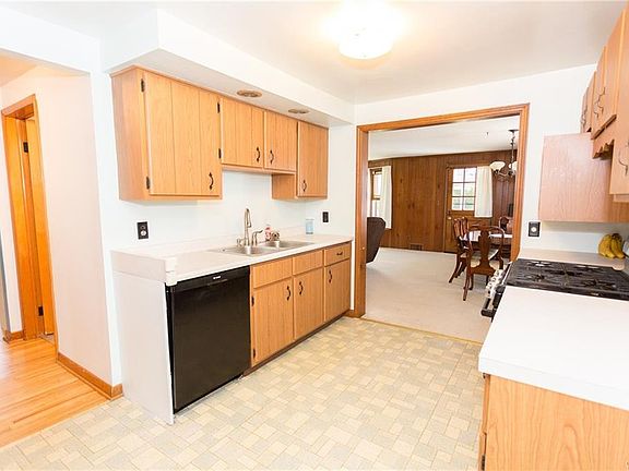 3rd image of 28 Burdette Dr