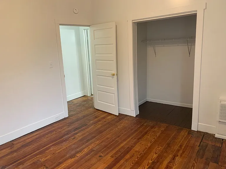 579 Smith St — Photo 8