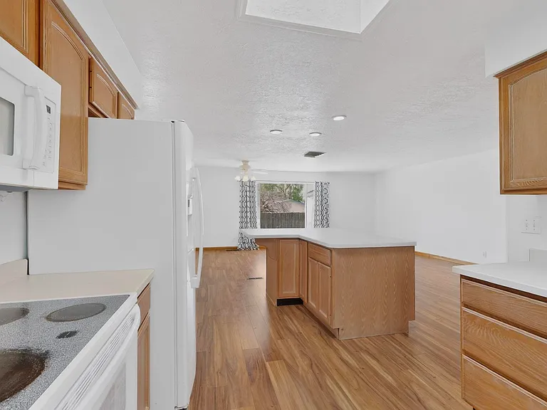9912 Dorothy Pl NE — Photo 17