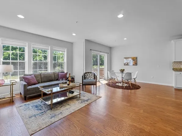 51 Spruce St #51, Hopkinton, MA 01748
