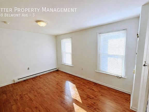 3rd image of 939 Belmont Ave APT 3