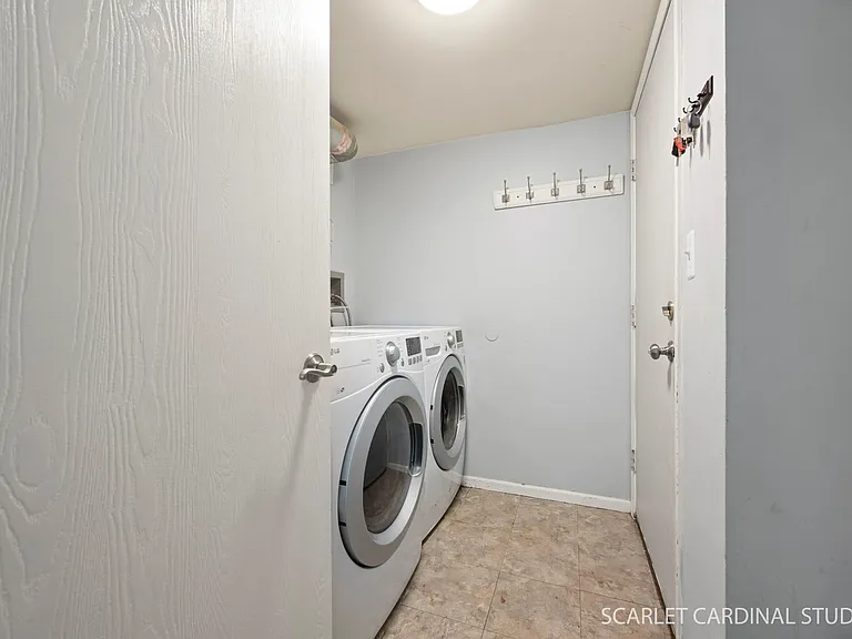315 Newport Ln — Photo 5
