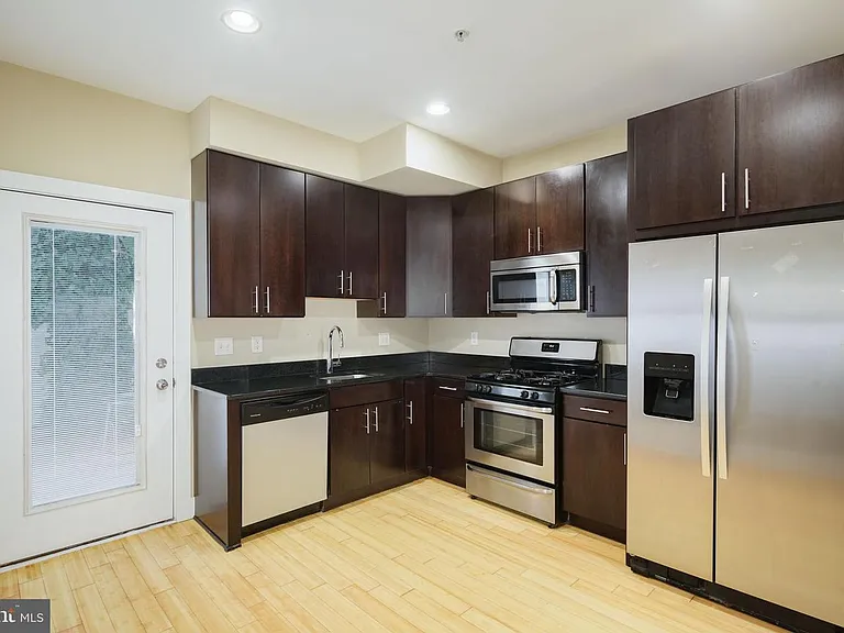 2544 Montrose St — Photo 4