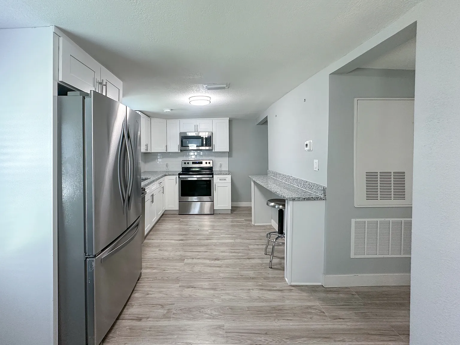 2 bed, 696 sqft, $1,550 — Photo 3