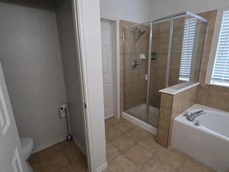 Shady Meadow Ln — Photo 4