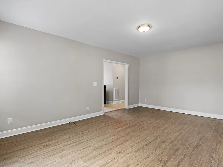 2805 McCombs St — Photo 3