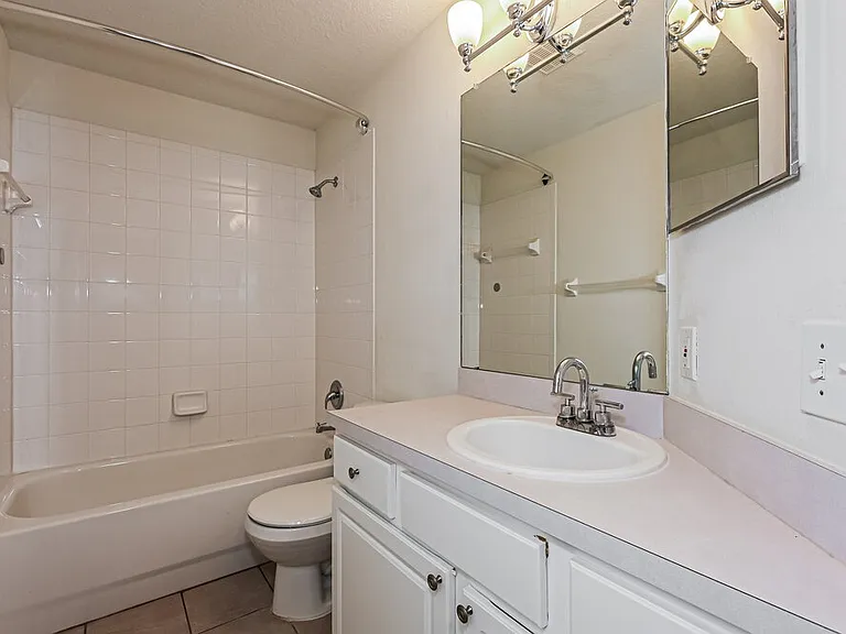 10428 Hunters Haven Blvd — Photo 14