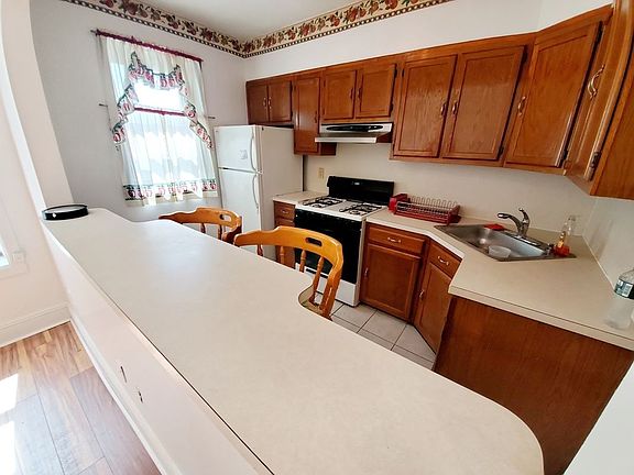 3rd image of 628 51st St #2