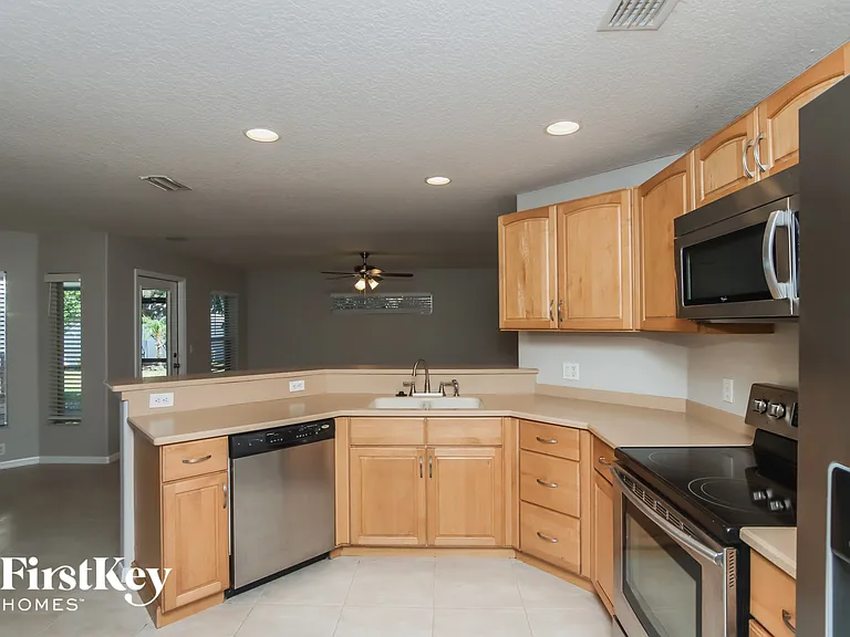 1347 Armory Dr NE — Photo 7