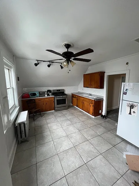 Hillside Pl, Eastchester — Photo 2