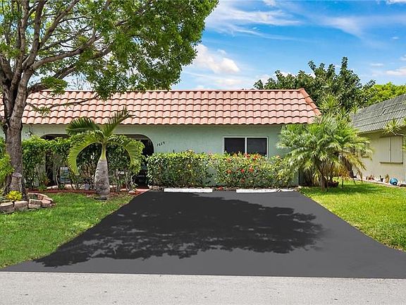 3rd image of 7829 NW 71st Ct