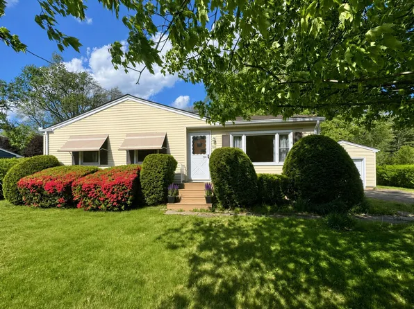 194 Brookside Cir, Northampton, MA 01062