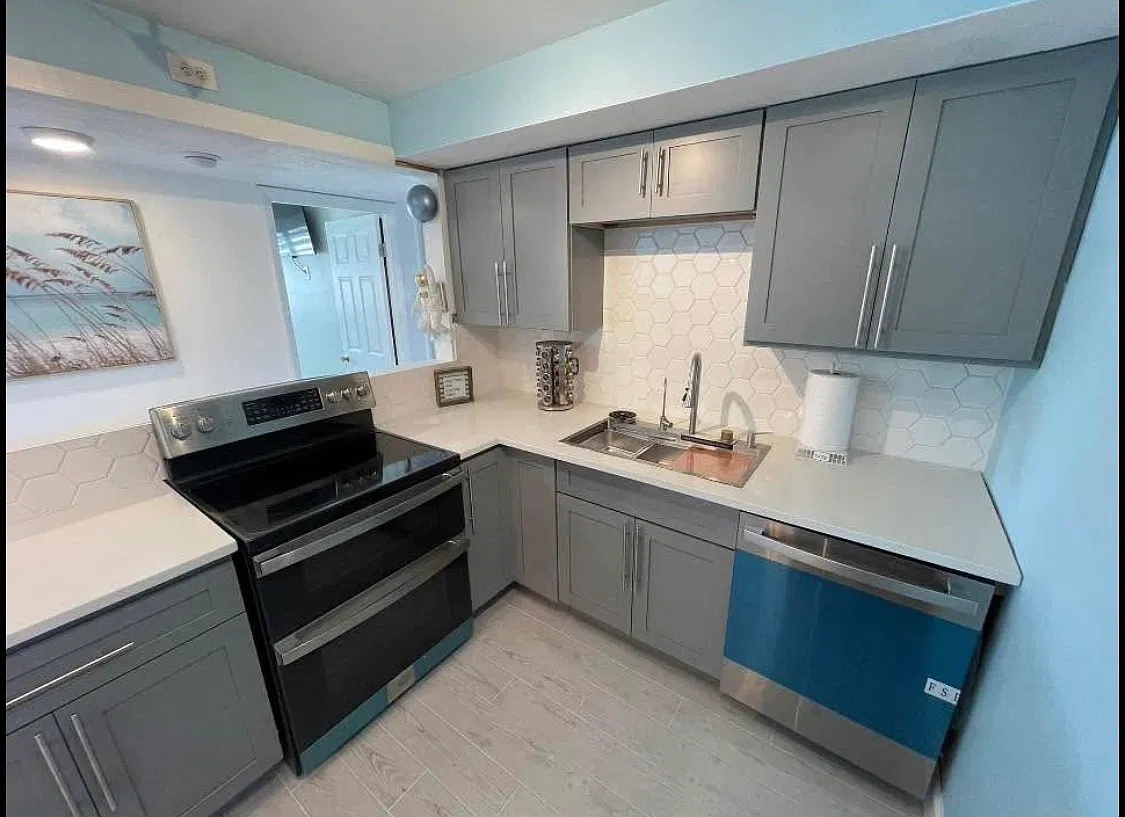 2 bed, 936 sqft, $2,300 — Photo 1