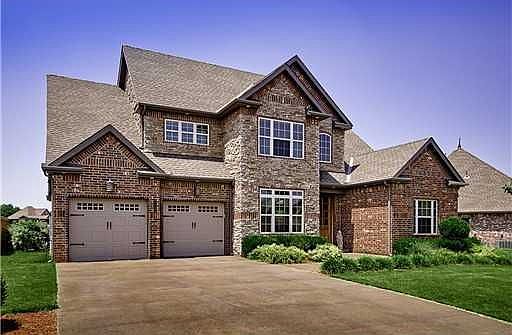 1st image of 1107 NE Thorn Hill Rd