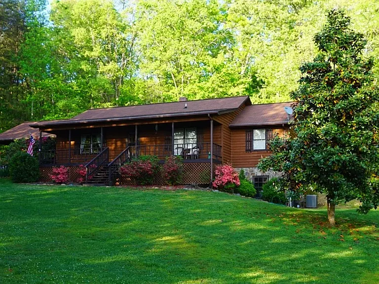 282 State Line Rd — Photo 1