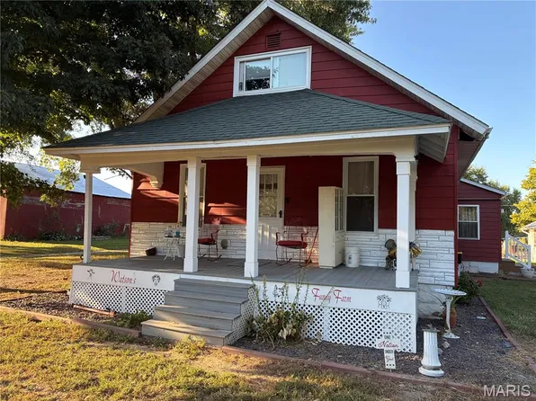541 Ripson Bridge Ave, Sorento, IL 62086