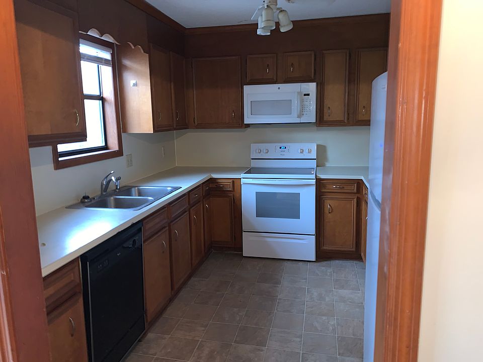 2nd image of 202 Aspen Ct #202