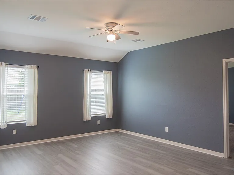 6021 Toby Bnd — Photo 12