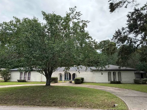 16 E Harding Cir, Orange, TX 77630