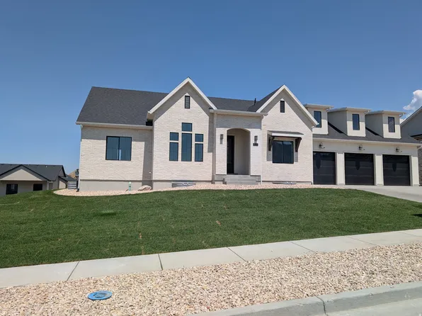 1125 E Center St, Hyde Park, UT 84318
