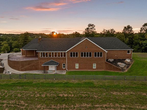 27th image of 1020 Thomas Rd