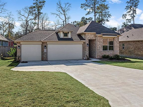 This Chesmar Home has been meticulously well cared for by the current owners. You might need to be reminded that it's not a brand new home.