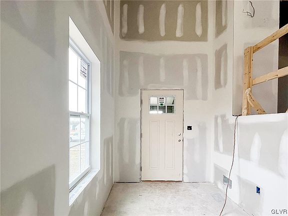 4th image of 5068 Bellflower Dr #7