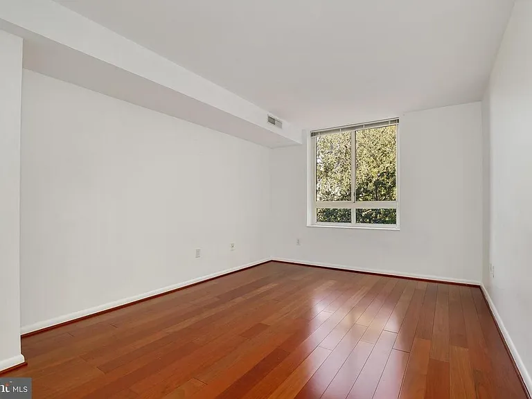 355 I St SW #511 — Photo 8