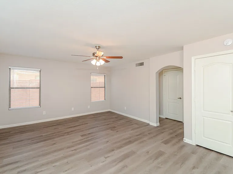 5648 W Southgate Ave — Photo 5