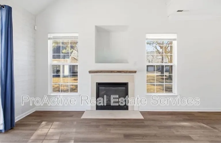2021 Livingston St — Photo 16