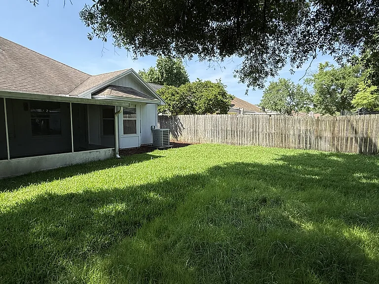3083 Marbon Estates Ln S — Photo 2